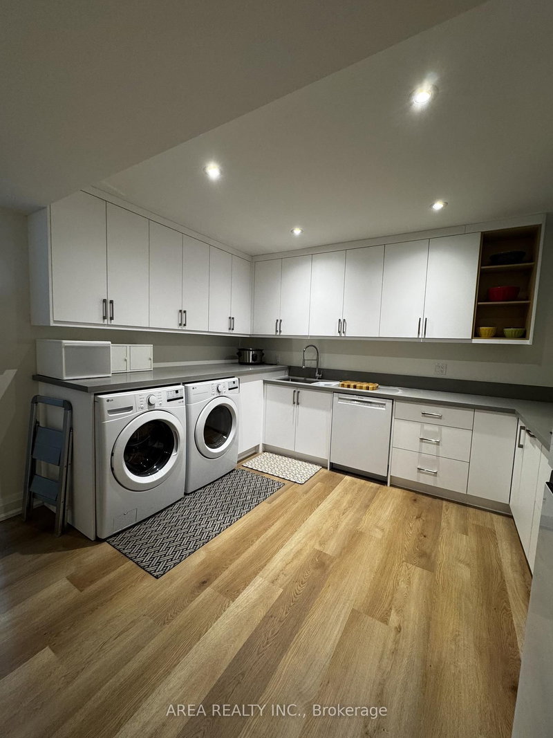 Lower - 1413 Queen Victoria Ave, Mississauga, L5H 3H2 | Image 3