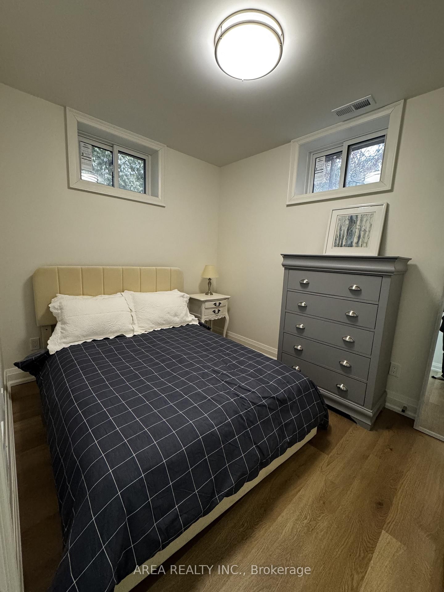 1413 Queen Victoria Avenue, Unit Lower - Photo 5