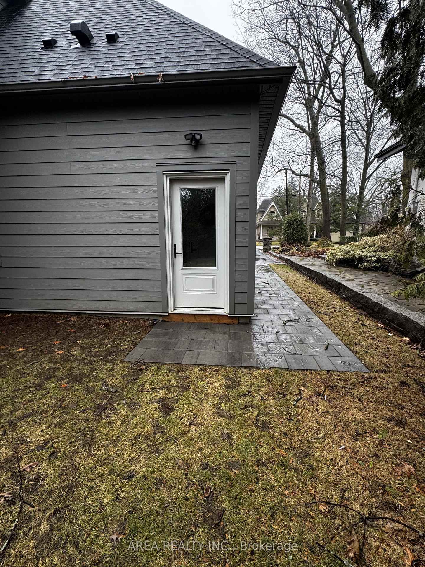 1413 Queen Victoria Avenue, Unit Lower - Photo 7