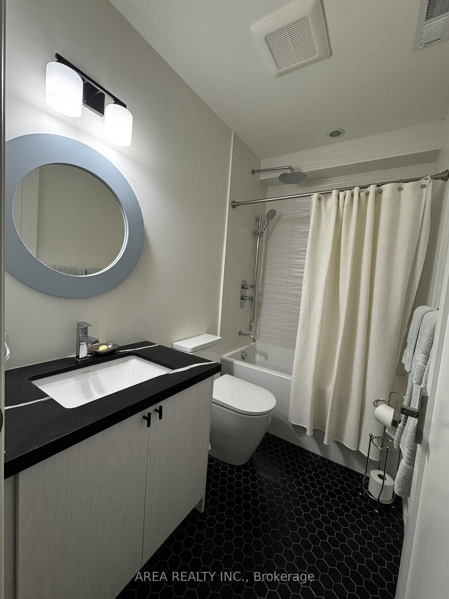 1413 Queen Victoria Avenue, Unit Lower - Photo 8