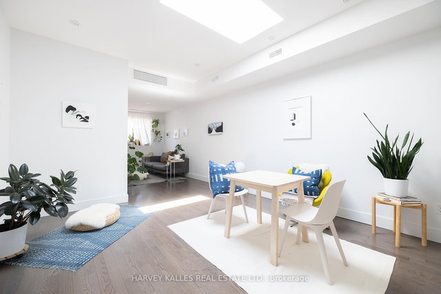 101 - 2076 Dundas Street W