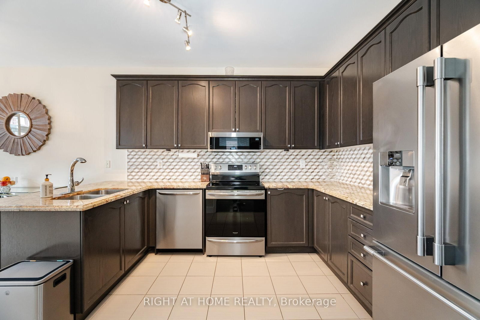 Detached House for sale at 14 Duffel Crescent, Halton Hills, Ontario, L7G 0H7 - Georgetown - MLS: W12921748