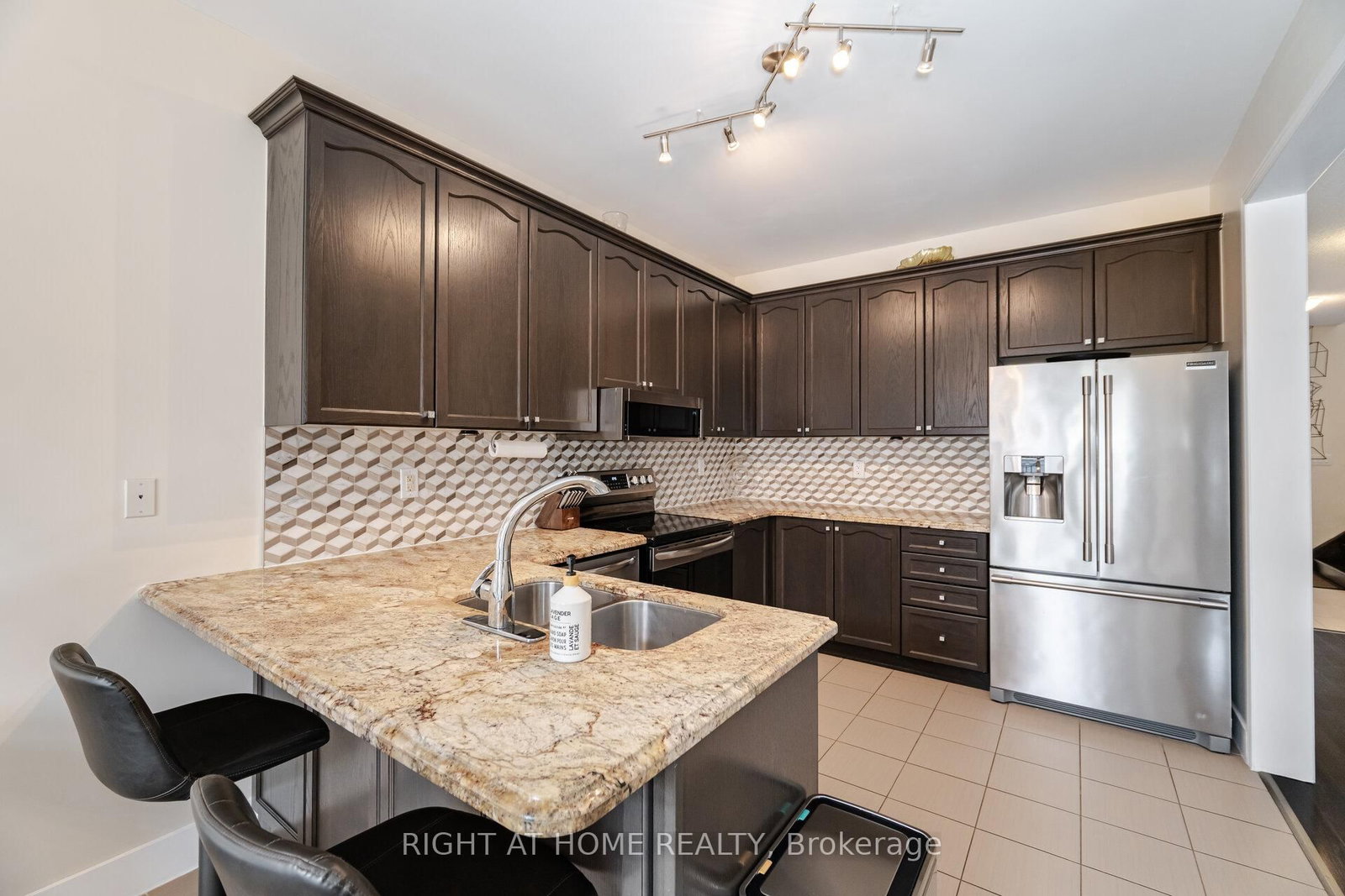 Detached House for sale at 14 Duffel Crescent, Halton Hills, Ontario, L7G 0H7 - Georgetown - MLS: W12921748