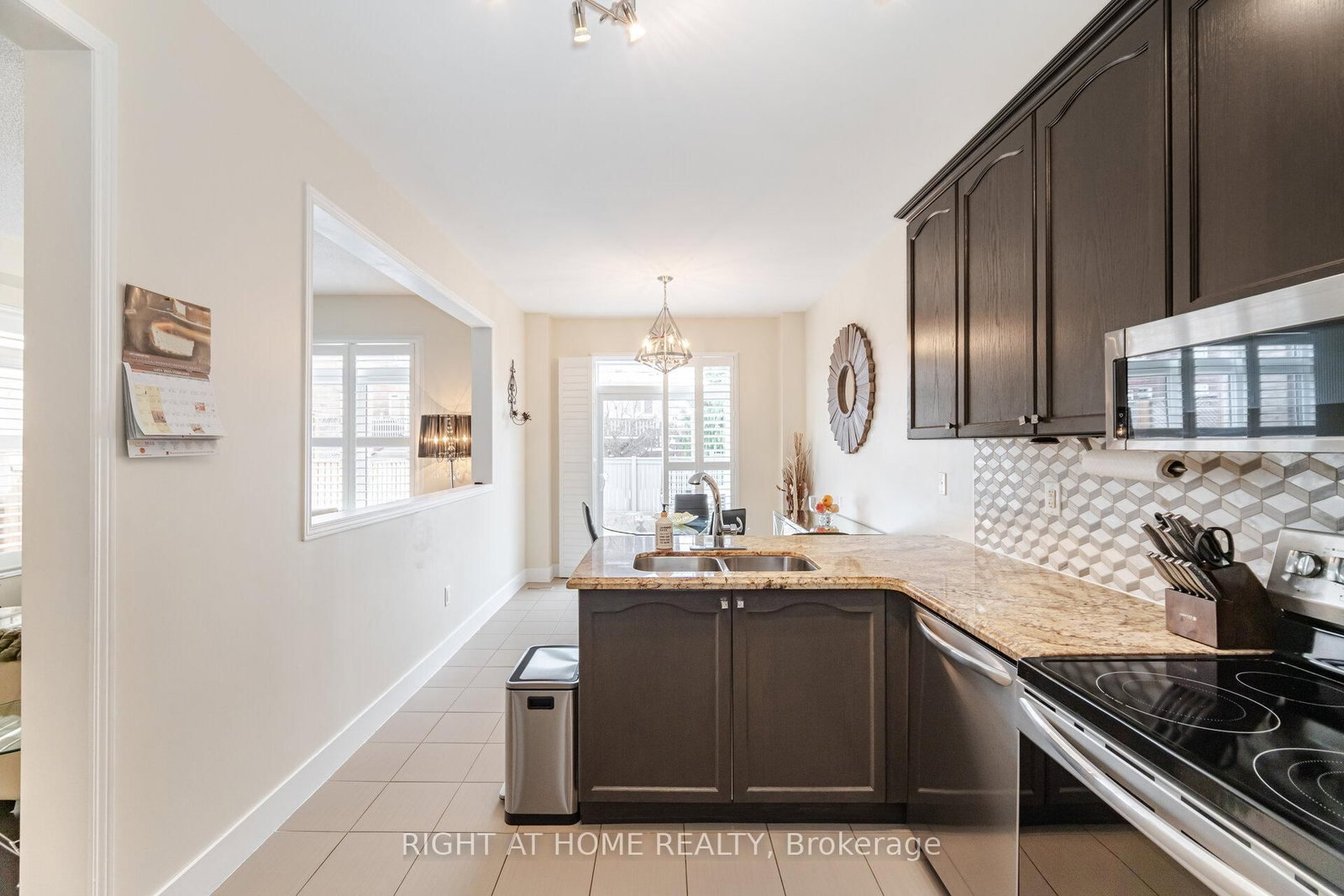 Detached House for sale at 14 Duffel Crescent, Halton Hills, Ontario, L7G 0H7 - Georgetown - MLS: W12921748