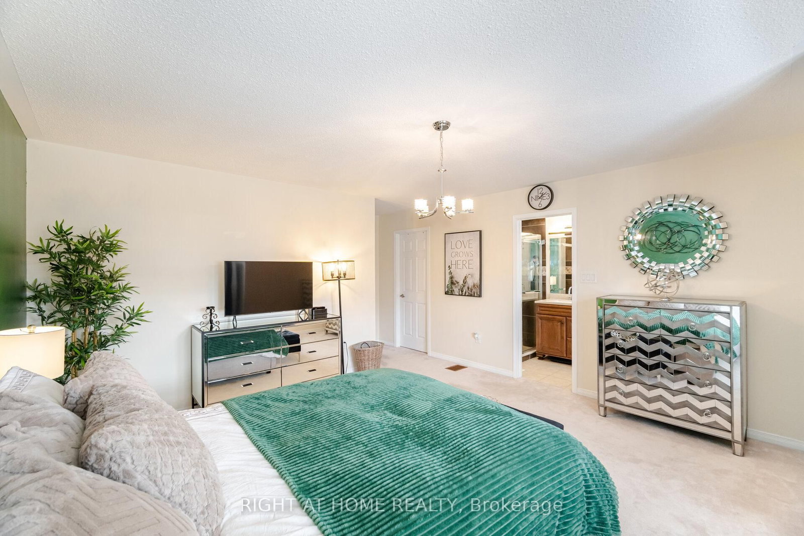 Detached House for sale at 14 Duffel Crescent, Halton Hills, Ontario, L7G 0H7 - Georgetown - MLS: W12921748