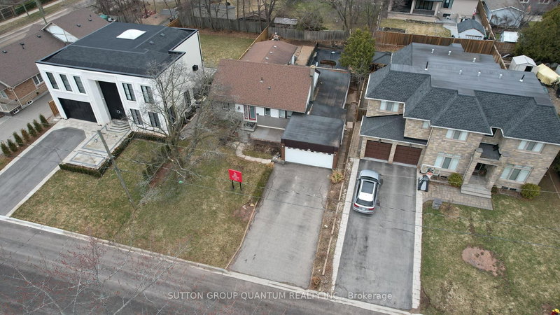 127 Mayfield Dr, Oakville, L6H 1K6 | Image 3