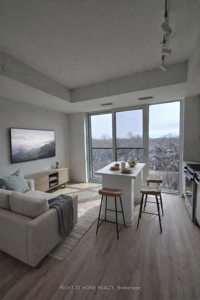 808 - 1660 Bloor Street W