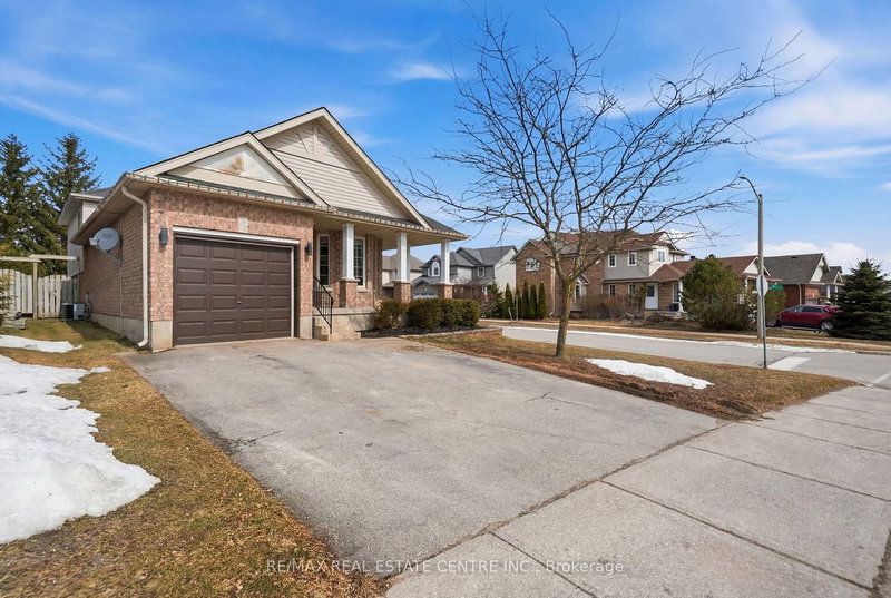 321 Montgomery Blvd, Orangeville, L9W 5G7 | Image 2