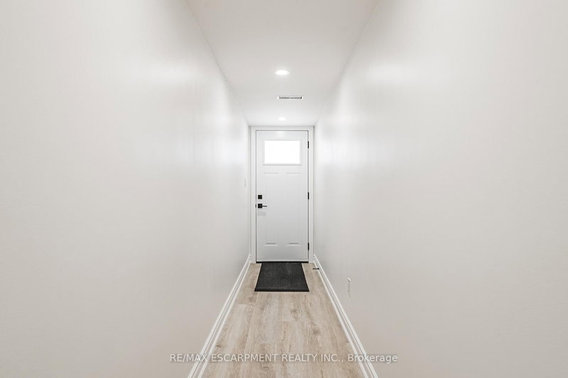 101 - 895 Maple Ave, Burlington, L7S 2H7 | Image 3