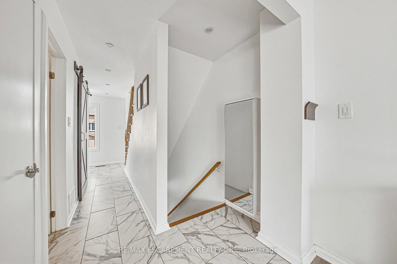 242 - 2055 Walkers Line, Burlington, L7M 4B5 | Image 2