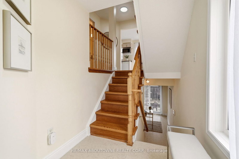 408 Fairgate Way, Oakville, L6H 6Y1 | Image 3