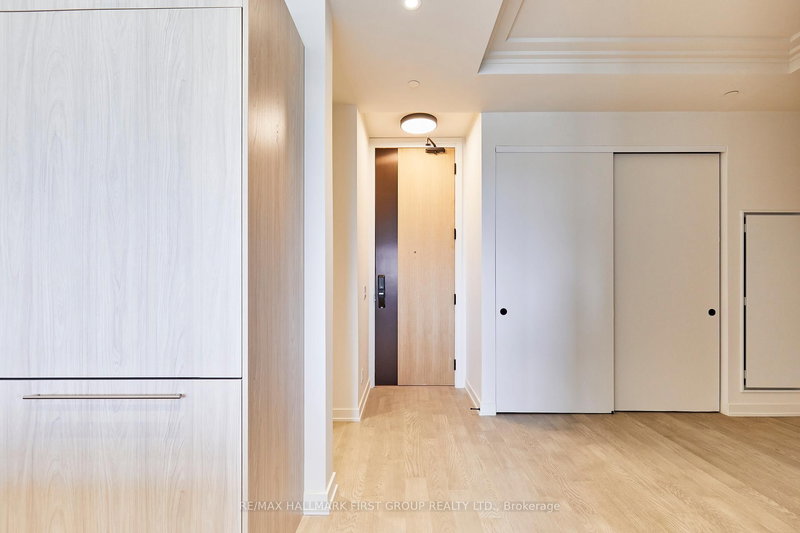 407 - 123 Maurice Dr, Oakville, L6K 2W6 | Image 2