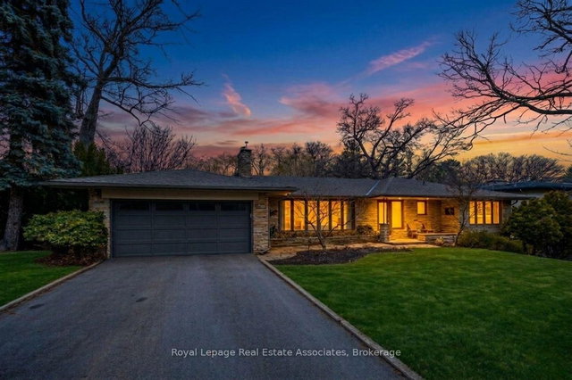 1561 Pinetree Crescent