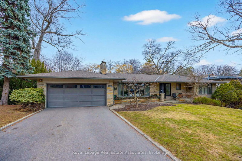 1561 Pinetree Cres, Mississauga, L5G 2S9 | Image 2