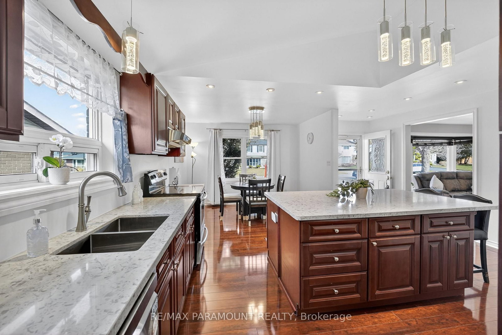 Detached House for sale at 5 Cavendish Crescent, Brampton, Ontario, L6T 1Z3 - Avondale - MLS: W12922956