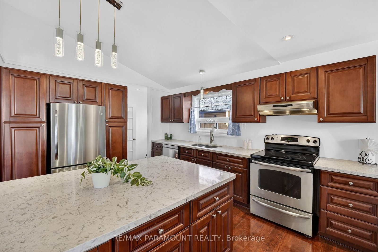 Detached House for sale at 5 Cavendish Crescent, Brampton, Ontario, L6T 1Z3 - Avondale - MLS: W12922956