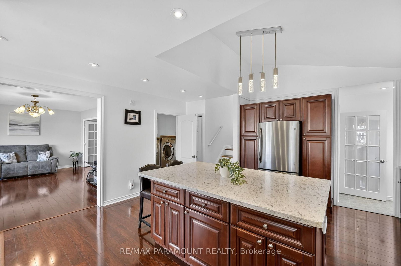 Detached House for sale at 5 Cavendish Crescent, Brampton, Ontario, L6T 1Z3 - Avondale - MLS: W12922956