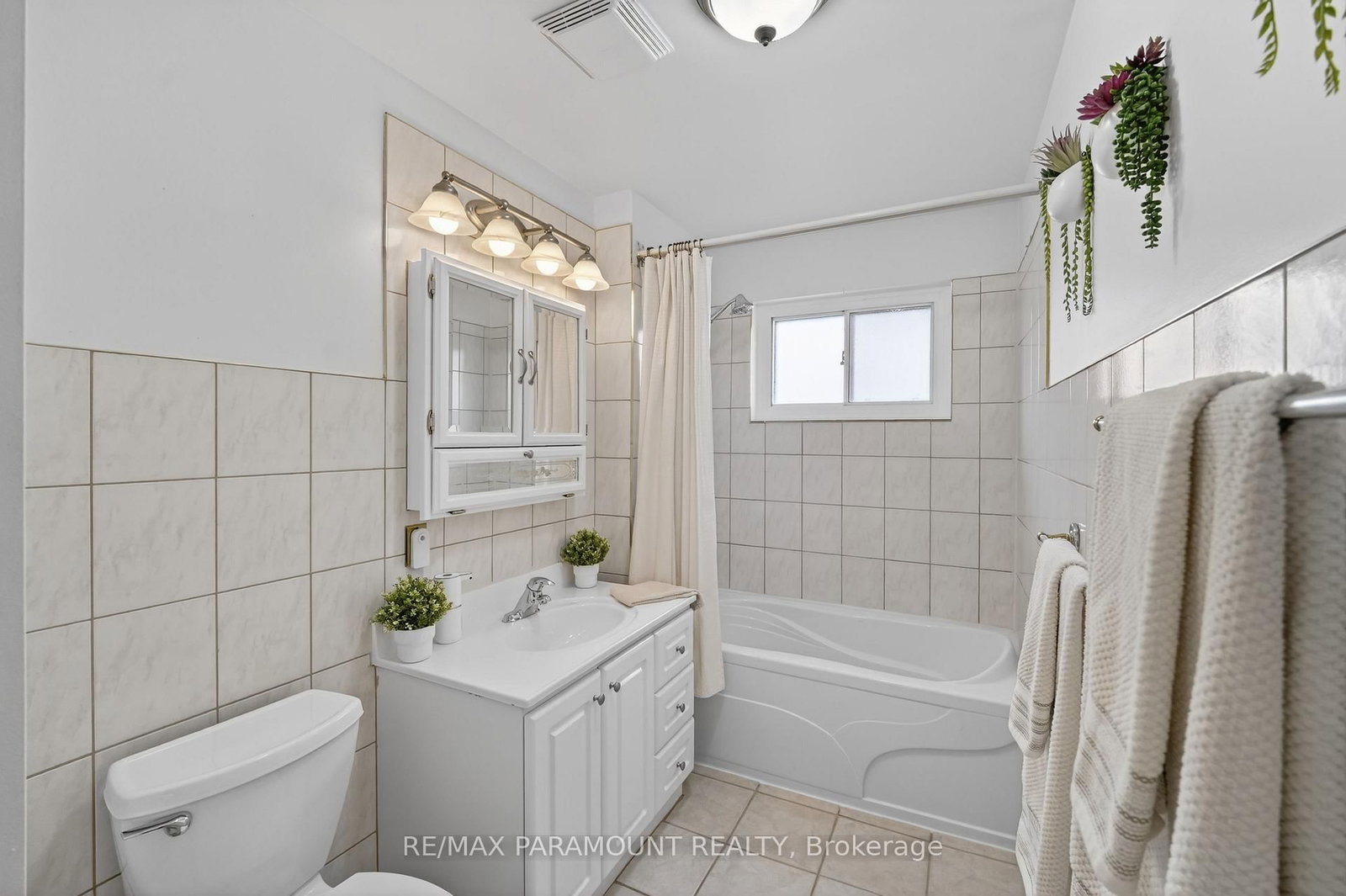 Detached House for sale at 5 Cavendish Crescent, Brampton, Ontario, L6T 1Z3 - Avondale - MLS: W12922956