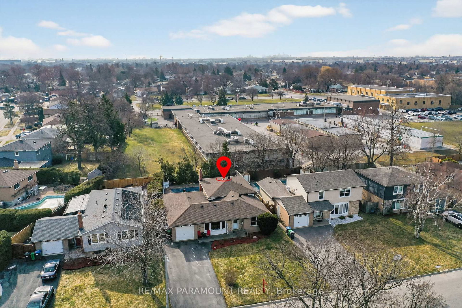 Detached House for sale at 5 Cavendish Crescent, Brampton, Ontario, L6T 1Z3 - Avondale - MLS: W12922956