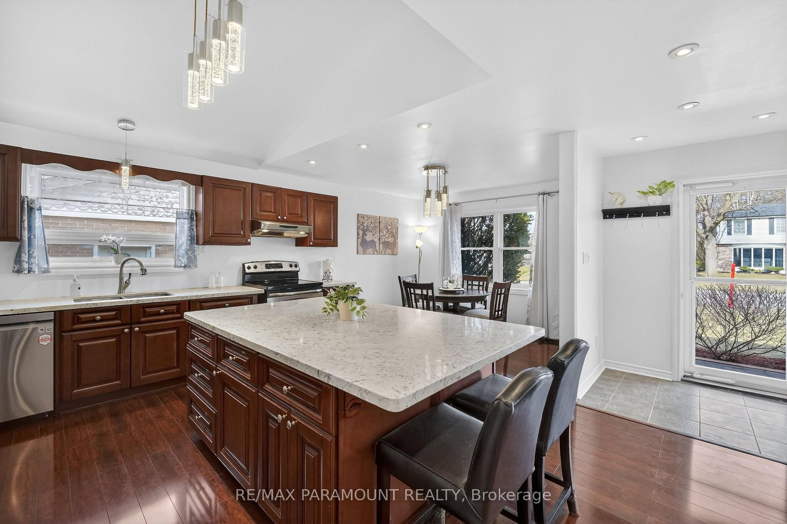 Detached House for sale at 5 Cavendish Crescent, Brampton, Ontario, L6T 1Z3 - Avondale - MLS: W12922956