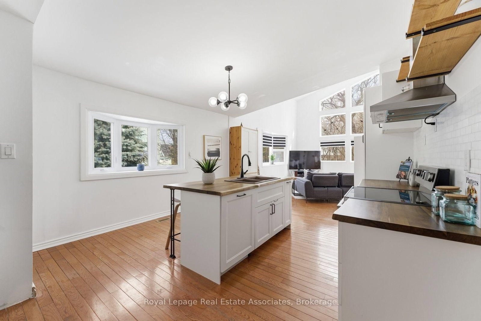 Detached House for sale at 708 Montbeck Crescent, Mississauga, Ontario, L5G 1P3 - Lakeview - MLS: W12923038