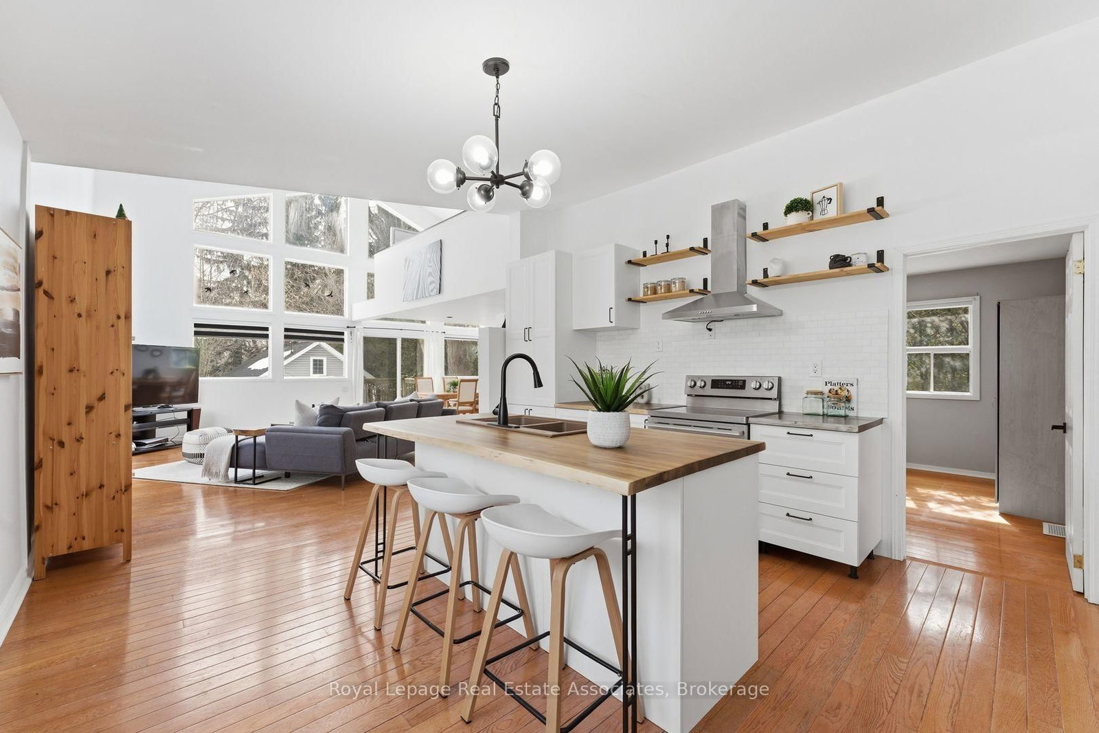 Detached House for sale at 708 Montbeck Crescent, Mississauga, Ontario, L5G 1P3 - Lakeview - MLS: W12923038