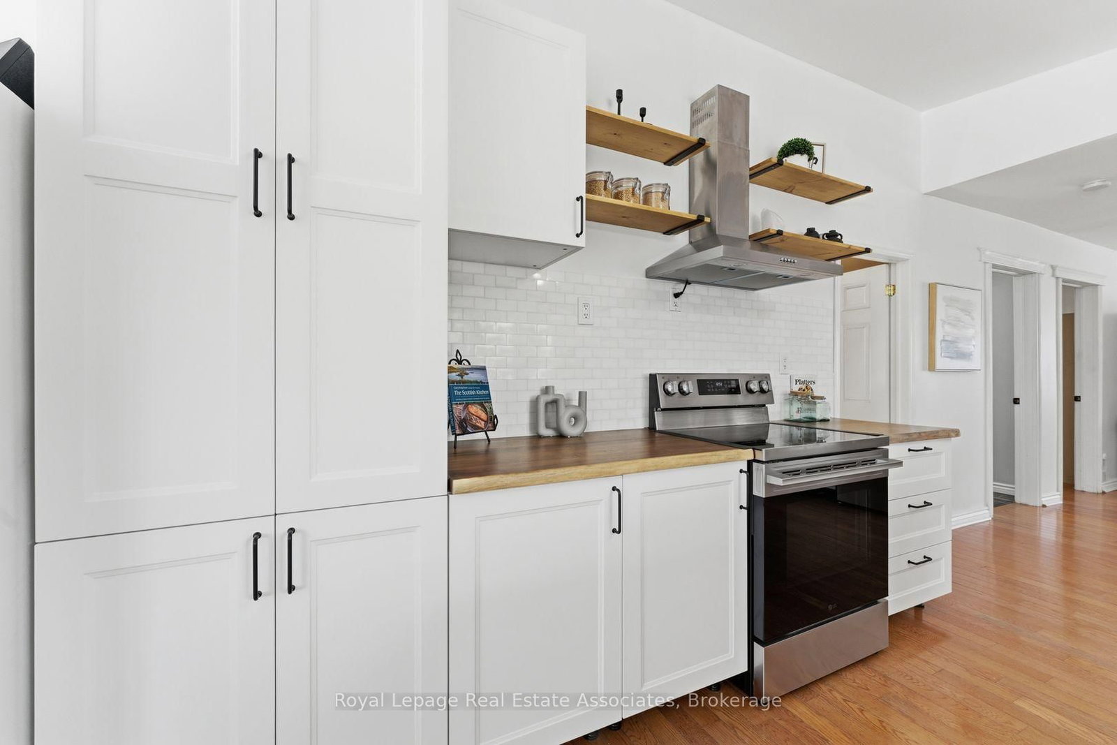 Detached House for sale at 708 Montbeck Crescent, Mississauga, Ontario, L5G 1P3 - Lakeview - MLS: W12923038