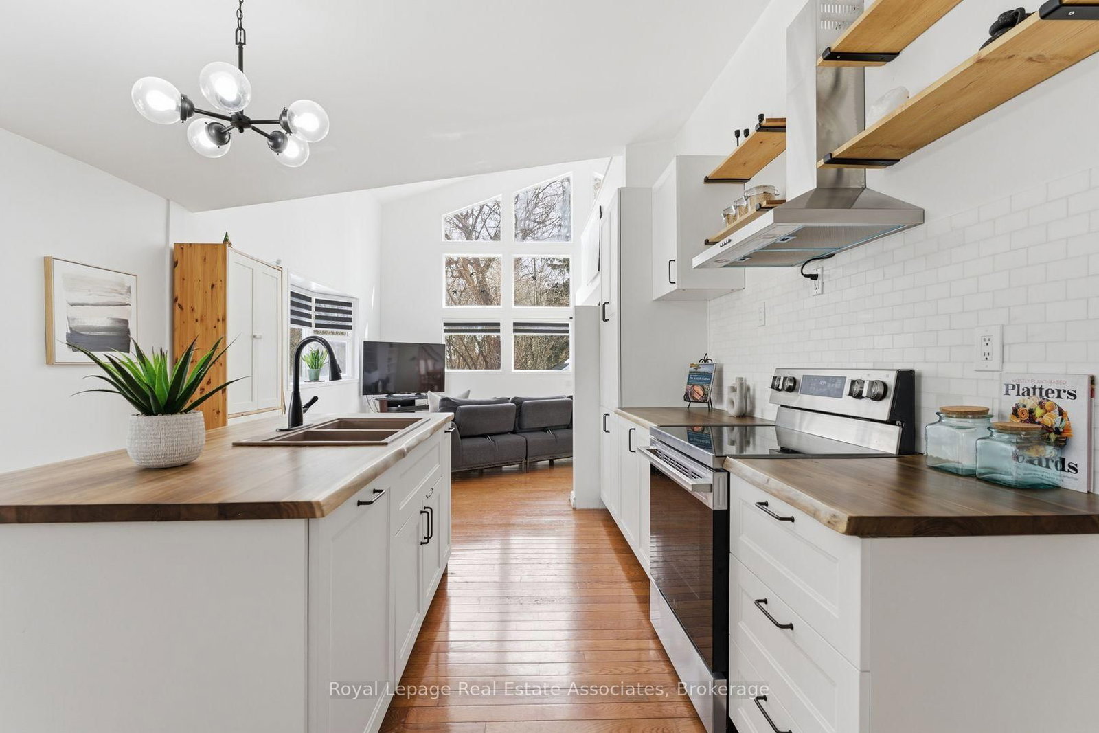 Detached House for sale at 708 Montbeck Crescent, Mississauga, Ontario, L5G 1P3 - Lakeview - MLS: W12923038