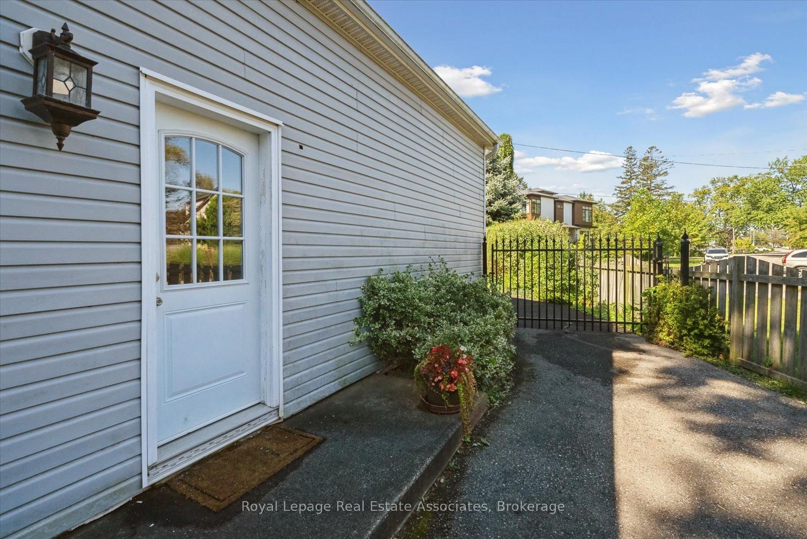 Detached House for sale at 708 Montbeck Crescent, Mississauga, Ontario, L5G 1P3 - Lakeview - MLS: W12923038