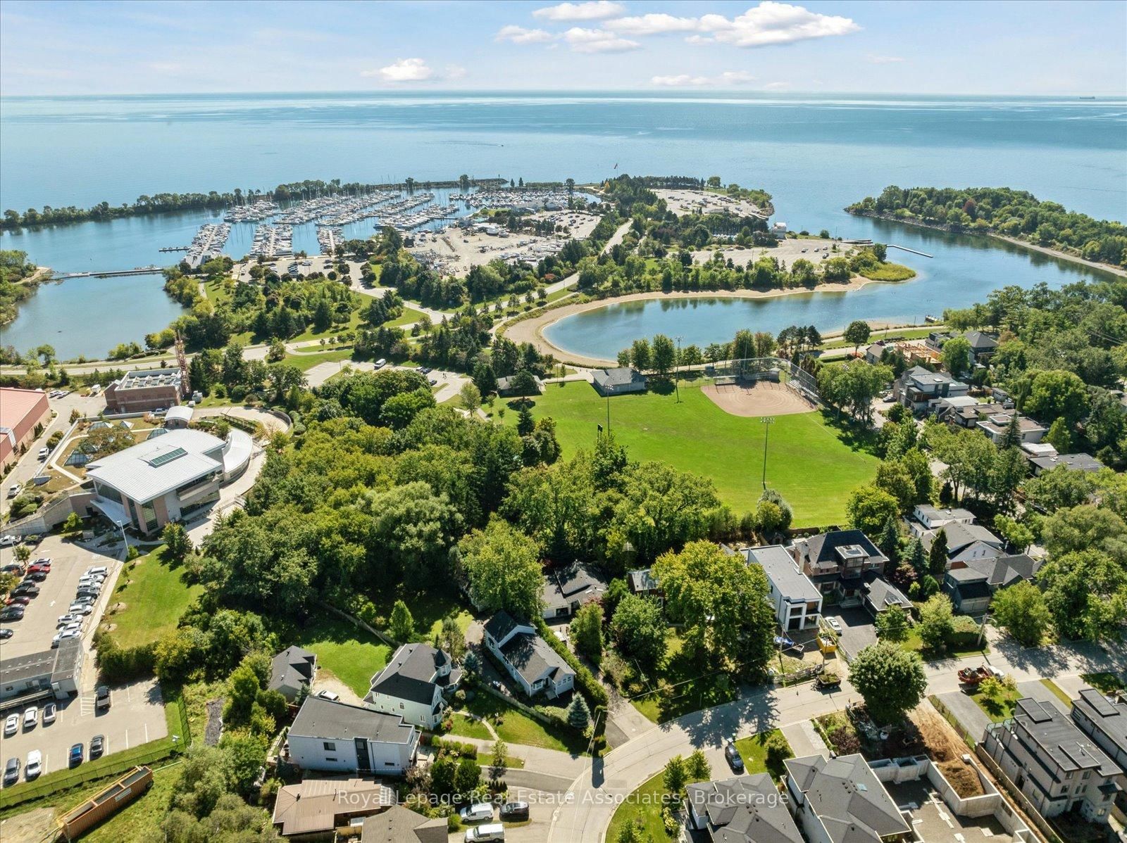 Detached House for sale at 708 Montbeck Crescent, Mississauga, Ontario, L5G 1P3 - Lakeview - MLS: W12923038