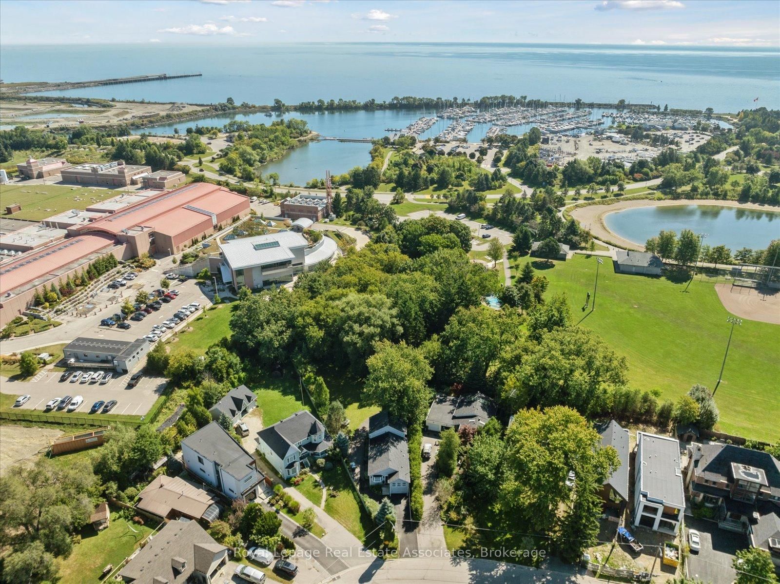 Detached House for sale at 708 Montbeck Crescent, Mississauga, Ontario, L5G 1P3 - Lakeview - MLS: W12923038