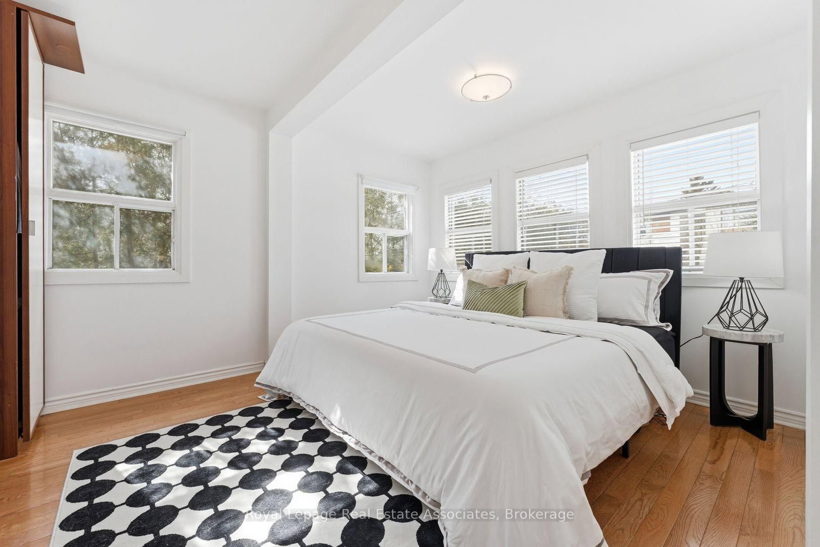 Detached House for sale at 708 Montbeck Crescent, Mississauga, Ontario, L5G 1P3 - Lakeview - MLS: W12923038