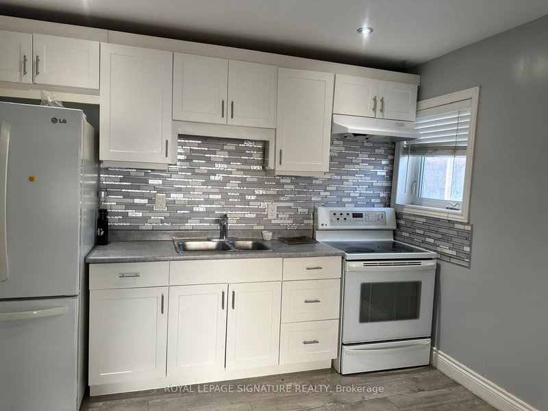 63 Wallis Cres, Toronto, M9V 4K2 | Image 2