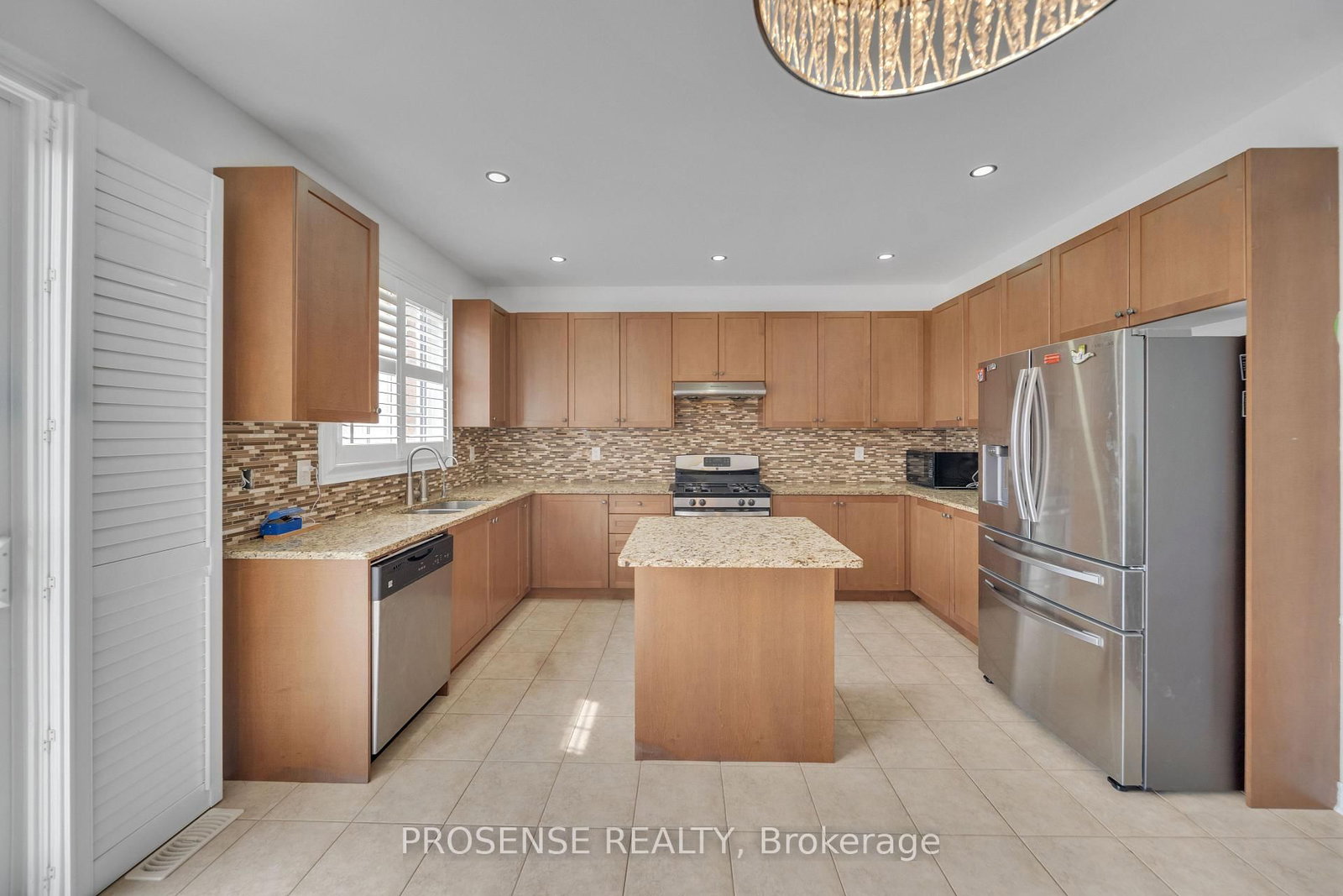 Detached House for sale at 2 Timbercove Road, Brampton, Ontario, L6Y 0W9 - Credit Valley - MLS: W12923376