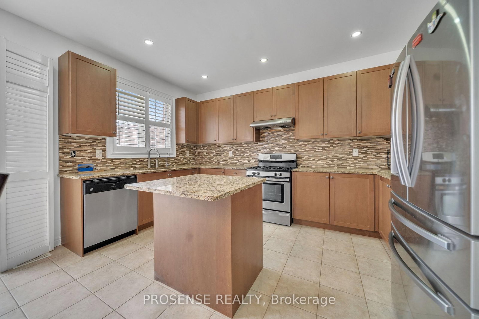 Detached House for sale at 2 Timbercove Road, Brampton, Ontario, L6Y 0W9 - Credit Valley - MLS: W12923376