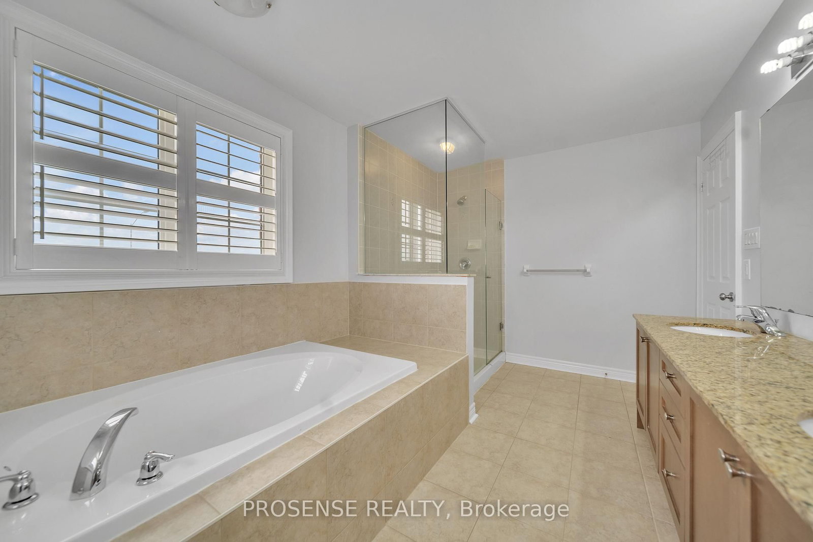 Detached House for sale at 2 Timbercove Road, Brampton, Ontario, L6Y 0W9 - Credit Valley - MLS: W12923376