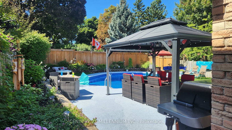 4 Marchmount Cres, Brampton, L6S 2S9 | Image 2