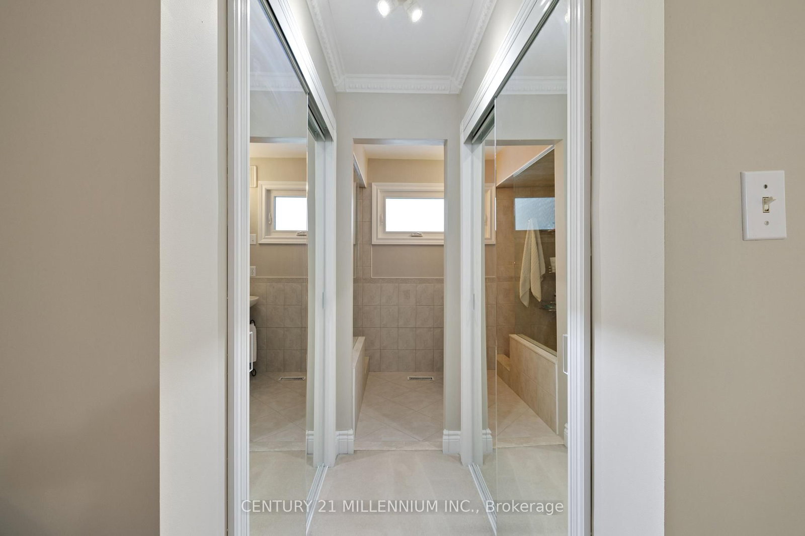 Detached House for sale at 4 Marchmount Crescent, Brampton, Ontario, L6S 2S9 - Central Park - MLS: W12923400