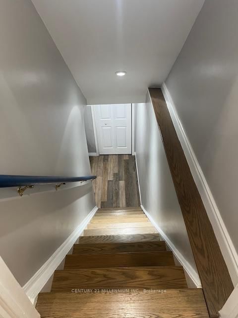 Detached House for sale at 4 Marchmount Crescent, Brampton, Ontario, L6S 2S9 - Central Park - MLS: W12923400