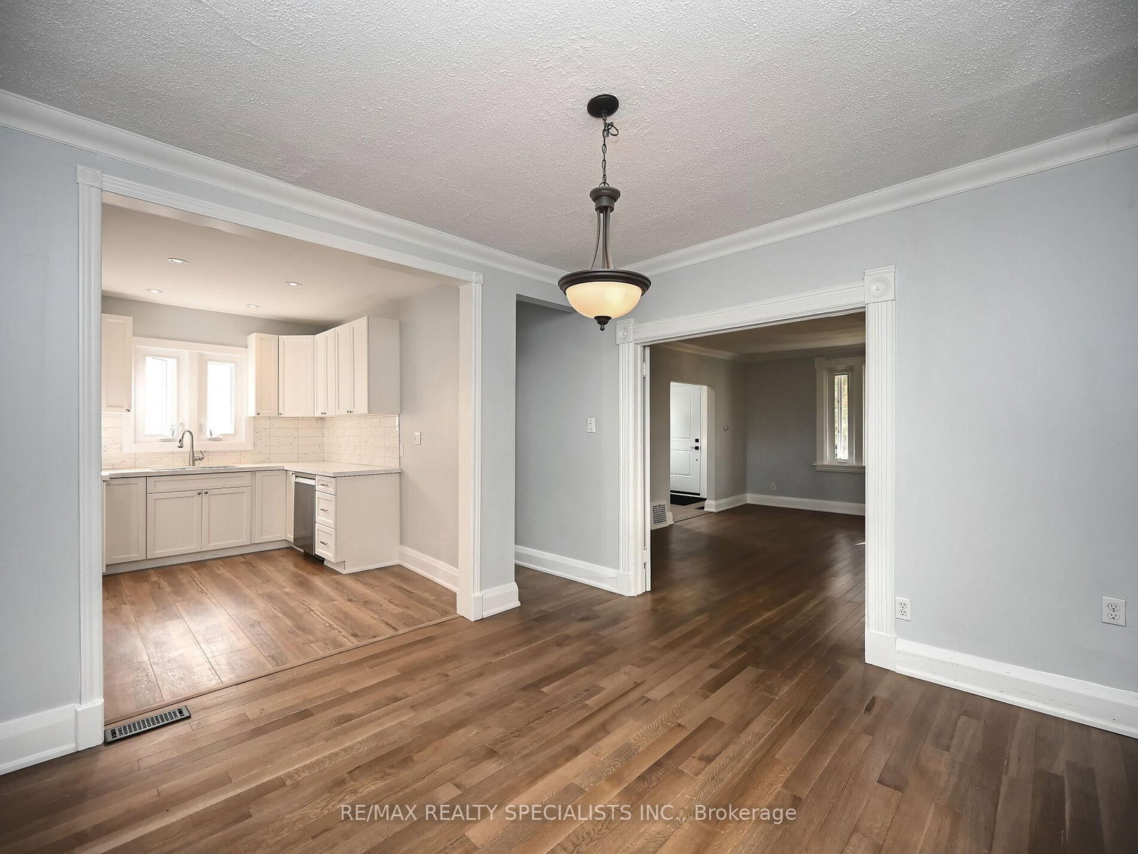 Detached House for sale at 12 Elizabeth Street, Brampton, Ontario, L6Y 1P8 - Downtown Brampton - MLS: W12923424