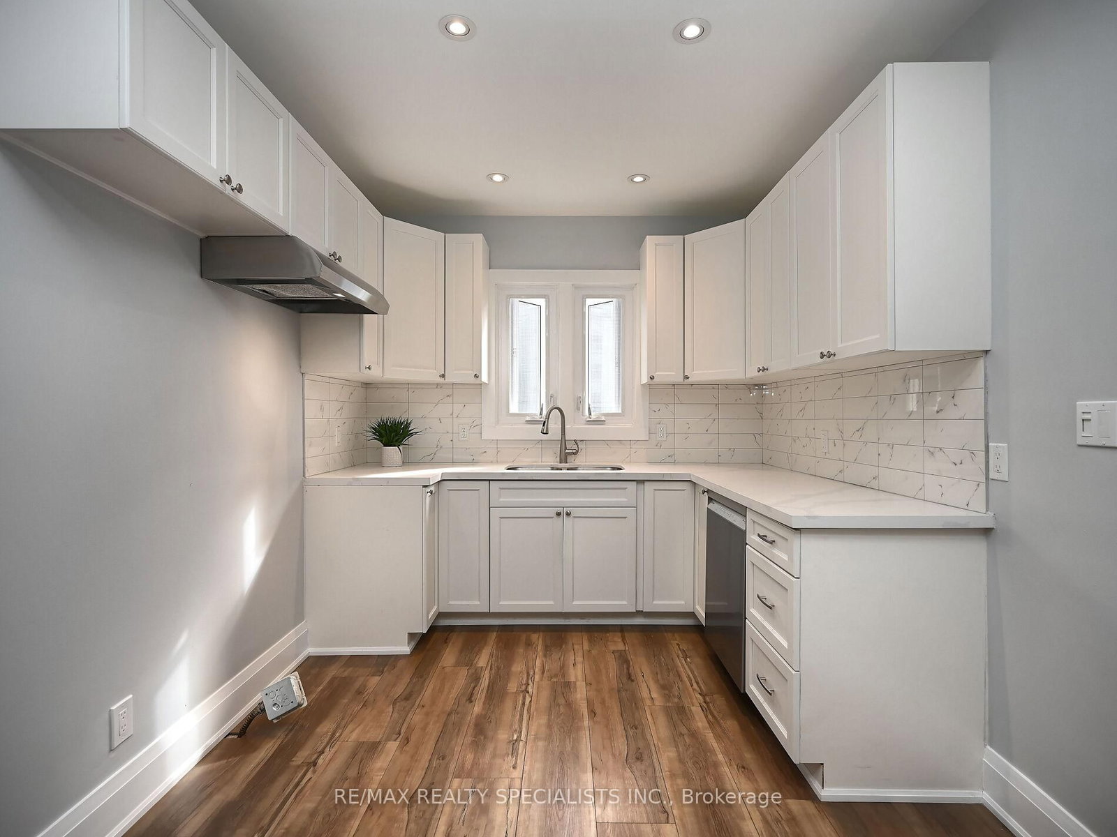 Detached House for sale at 12 Elizabeth Street, Brampton, Ontario, L6Y 1P8 - Downtown Brampton - MLS: W12923424