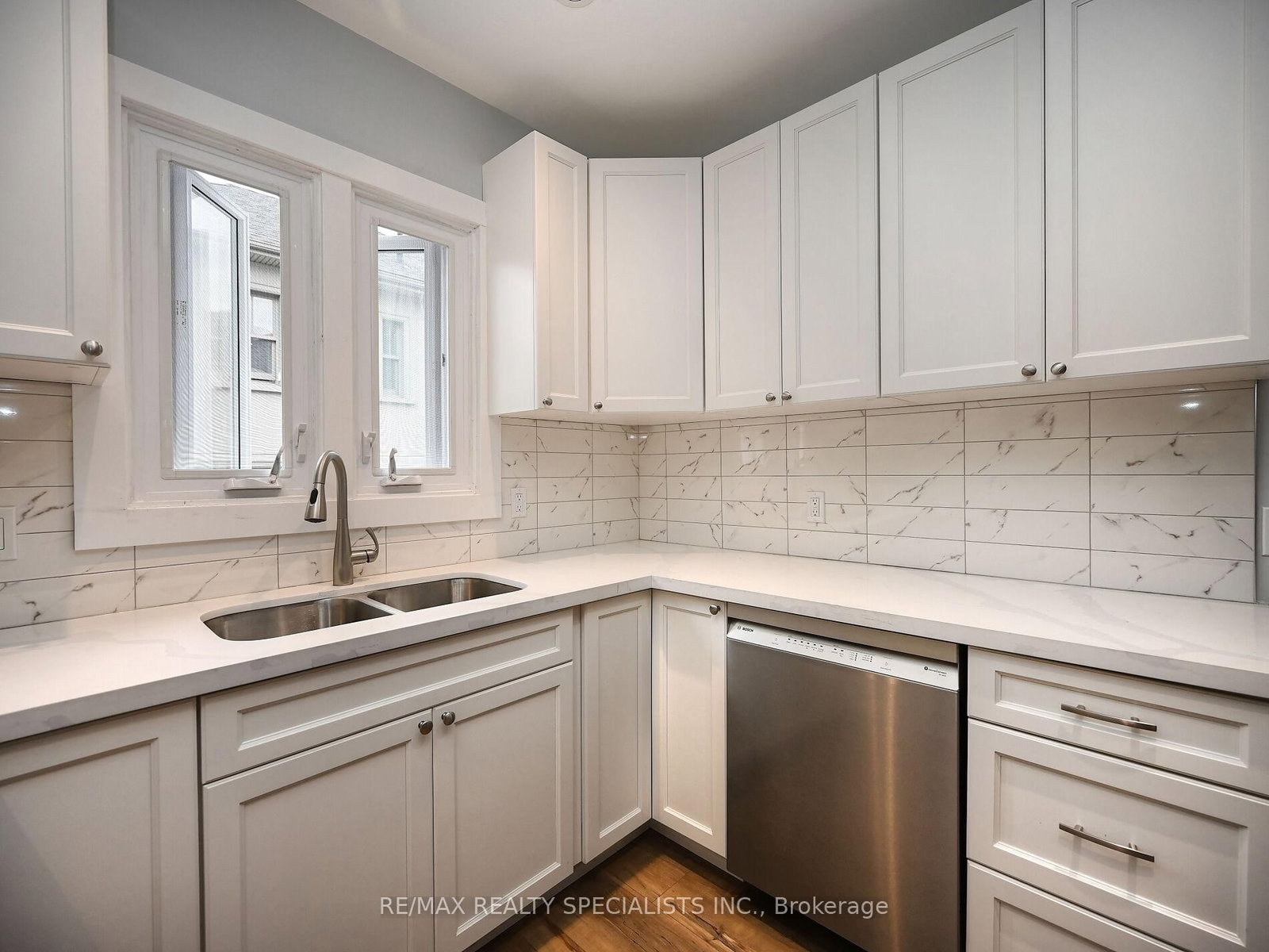 Detached House for sale at 12 Elizabeth Street, Brampton, Ontario, L6Y 1P8 - Downtown Brampton - MLS: W12923424