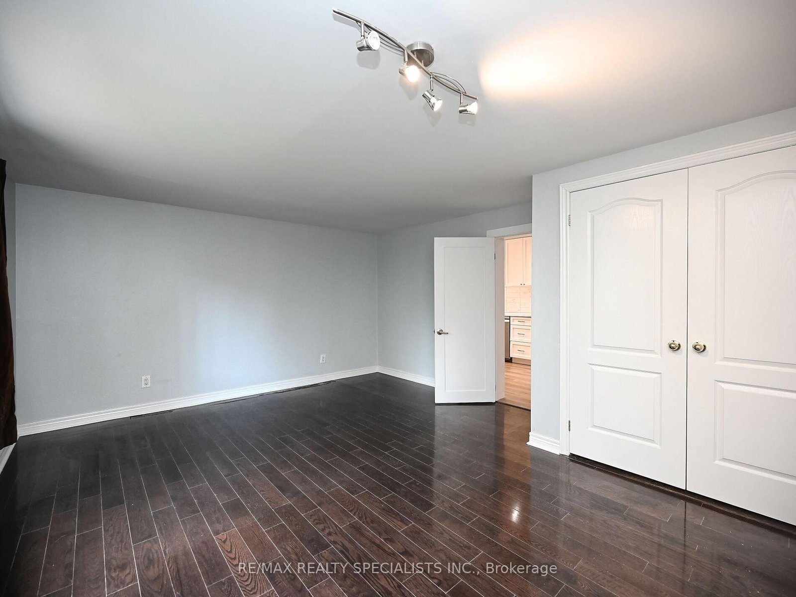 Detached House for sale at 12 Elizabeth Street, Brampton, Ontario, L6Y 1P8 - Downtown Brampton - MLS: W12923424