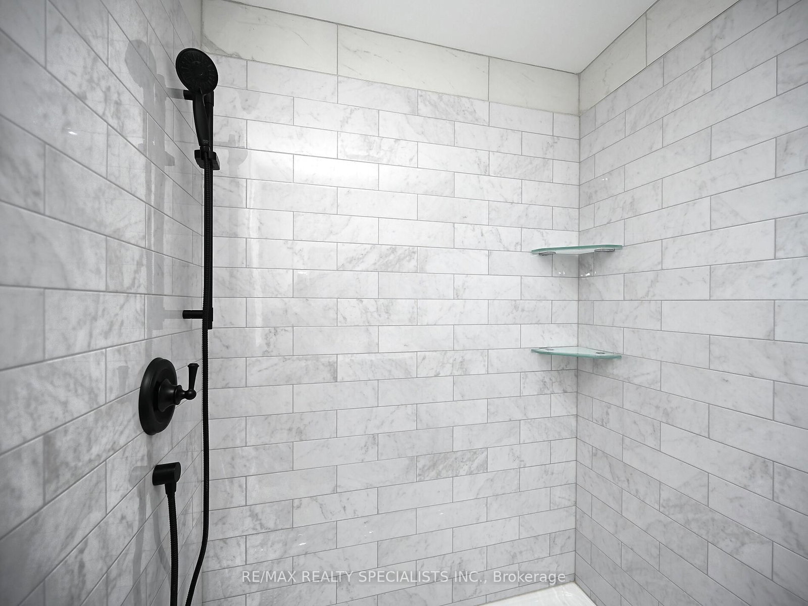 Detached House for sale at 12 Elizabeth Street, Brampton, Ontario, L6Y 1P8 - Downtown Brampton - MLS: W12923424