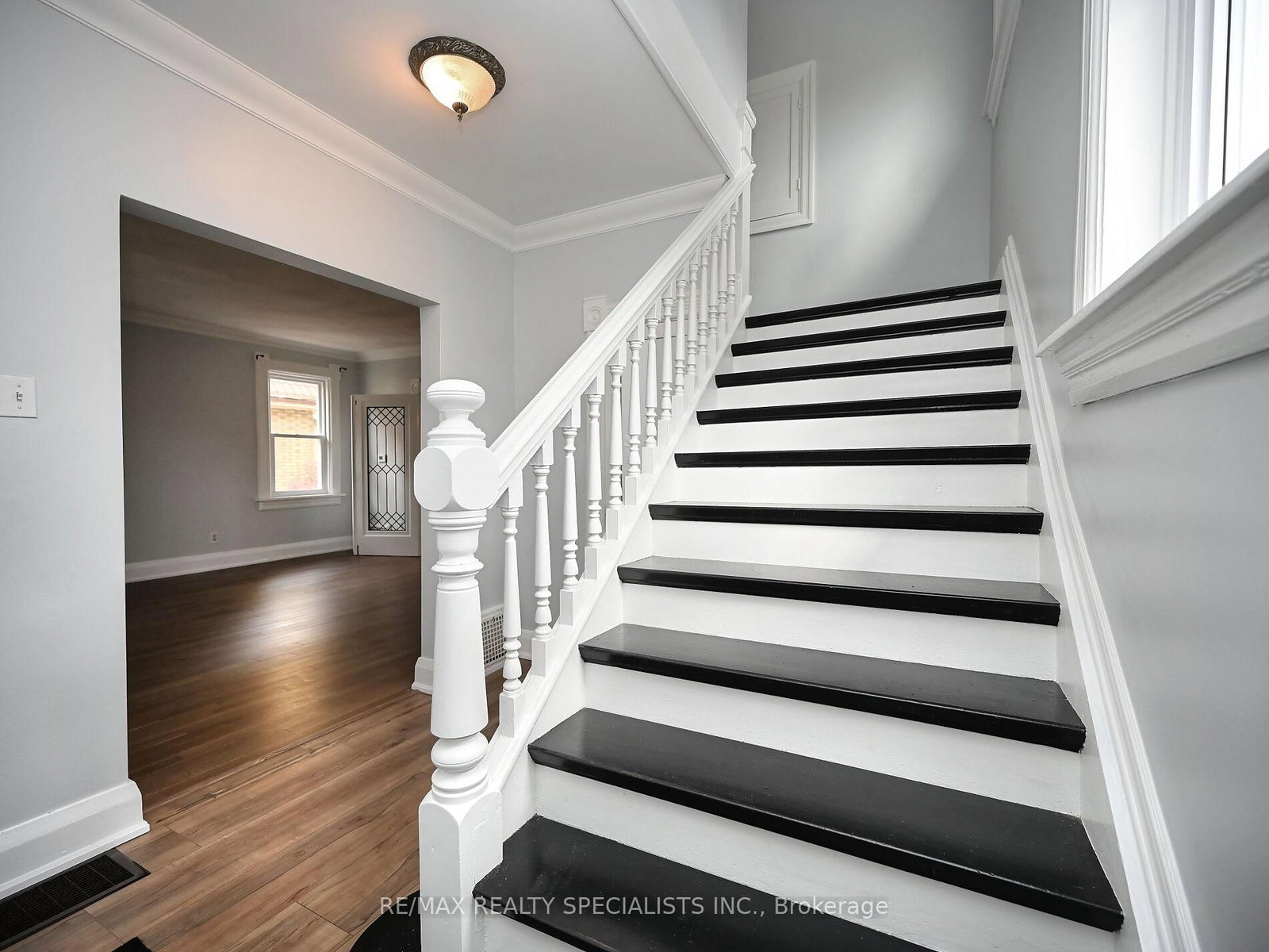 Detached House for sale at 12 Elizabeth Street, Brampton, Ontario, L6Y 1P8 - Downtown Brampton - MLS: W12923424