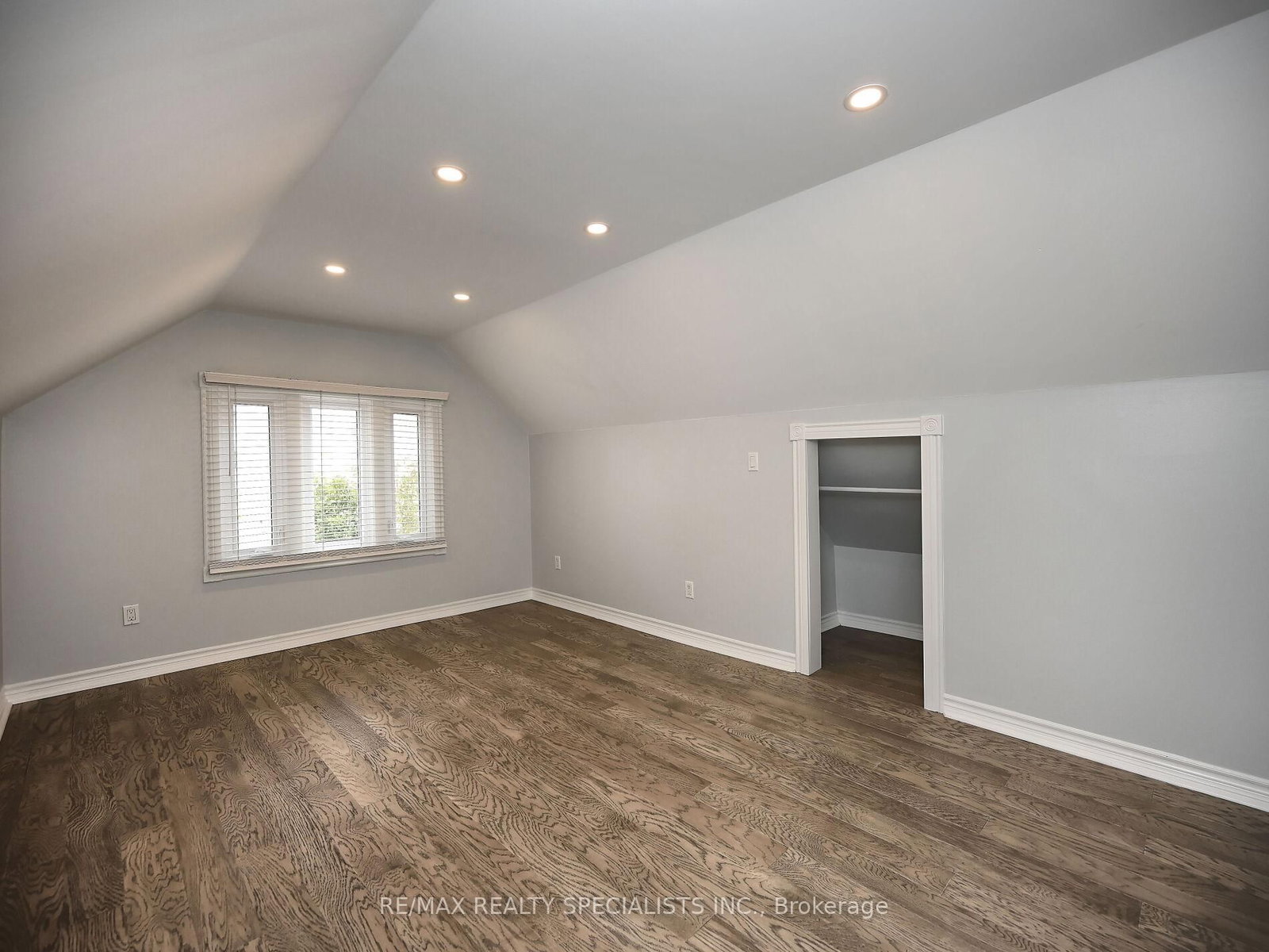 Detached House for sale at 12 Elizabeth Street, Brampton, Ontario, L6Y 1P8 - Downtown Brampton - MLS: W12923424