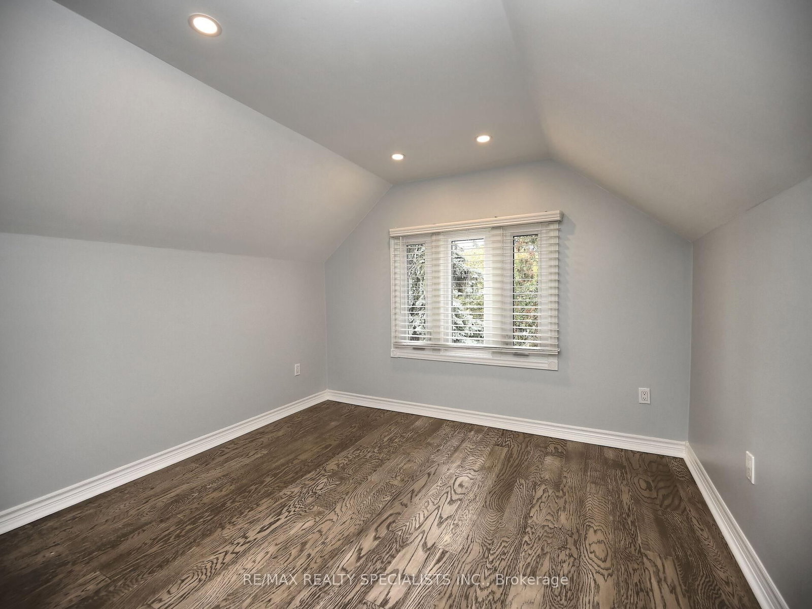 Detached House for sale at 12 Elizabeth Street, Brampton, Ontario, L6Y 1P8 - Downtown Brampton - MLS: W12923424