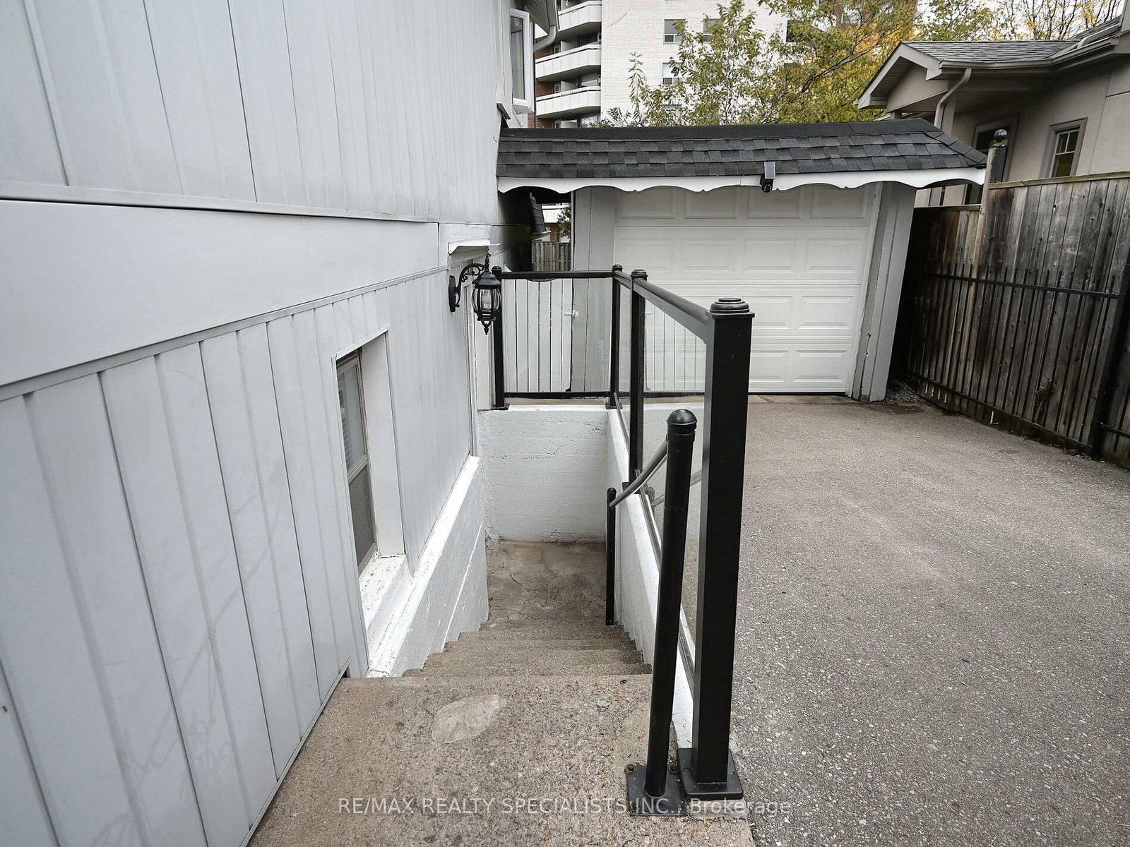 Detached House for sale at 12 Elizabeth Street, Brampton, Ontario, L6Y 1P8 - Downtown Brampton - MLS: W12923424