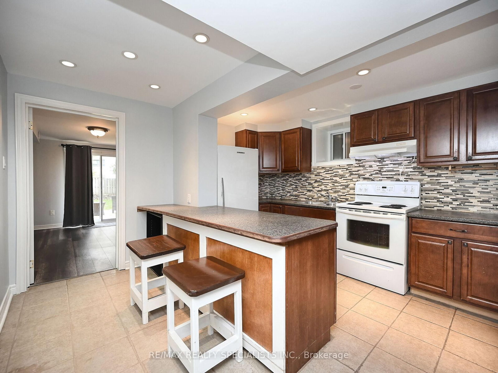 Detached House for sale at 12 Elizabeth Street, Brampton, Ontario, L6Y 1P8 - Downtown Brampton - MLS: W12923424