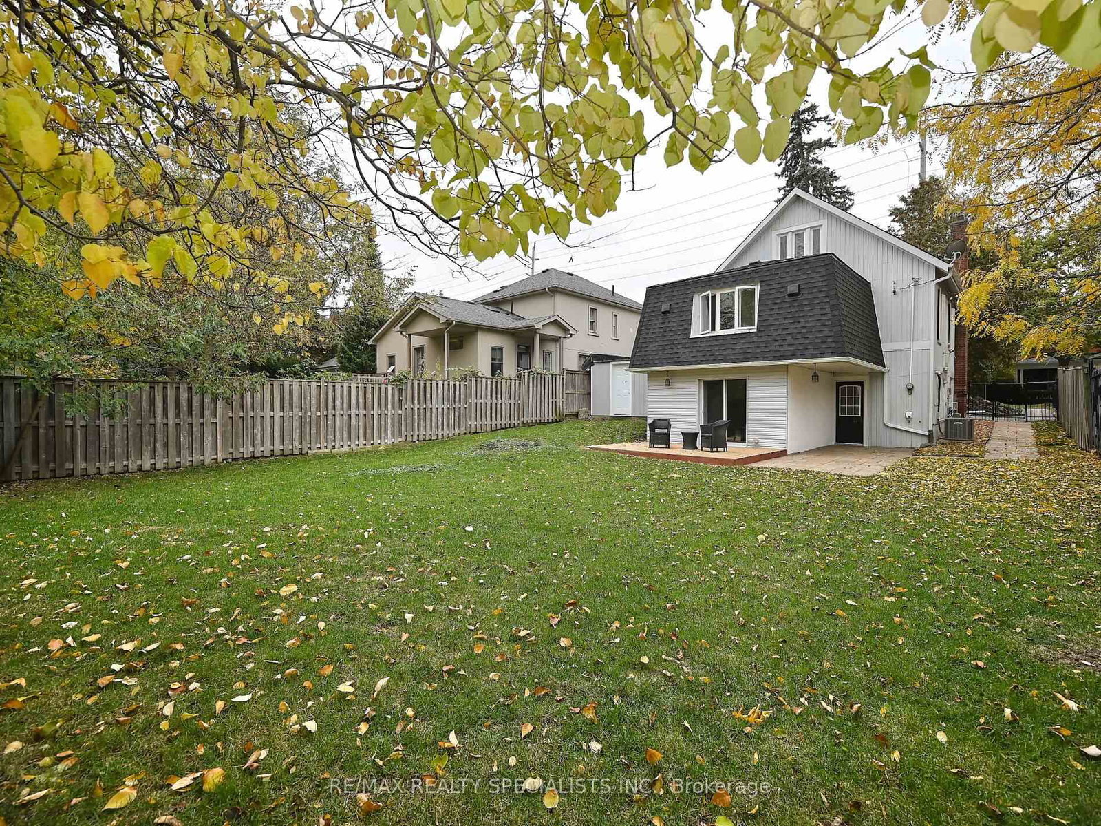 Detached House for sale at 12 Elizabeth Street, Brampton, Ontario, L6Y 1P8 - Downtown Brampton - MLS: W12923424